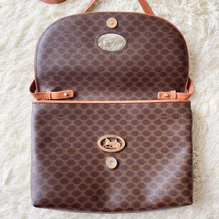 セリーヌ ショルダーバッグ マカダム トリオンフ 馬車金具 C金具