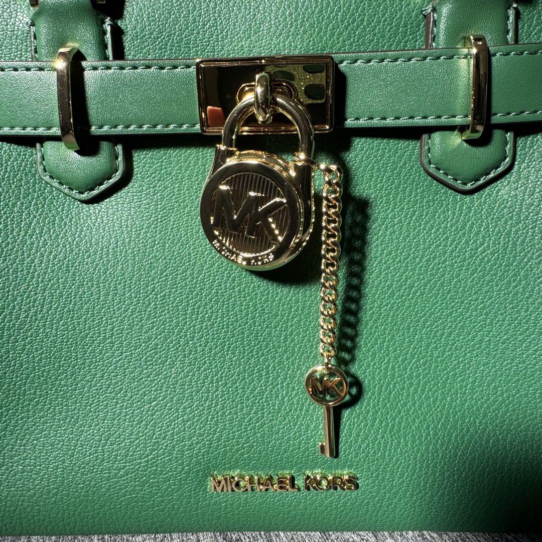 Michael Kors グリーン ハンドバッグ MICHAEL KORS グリーン ハンドバッグ