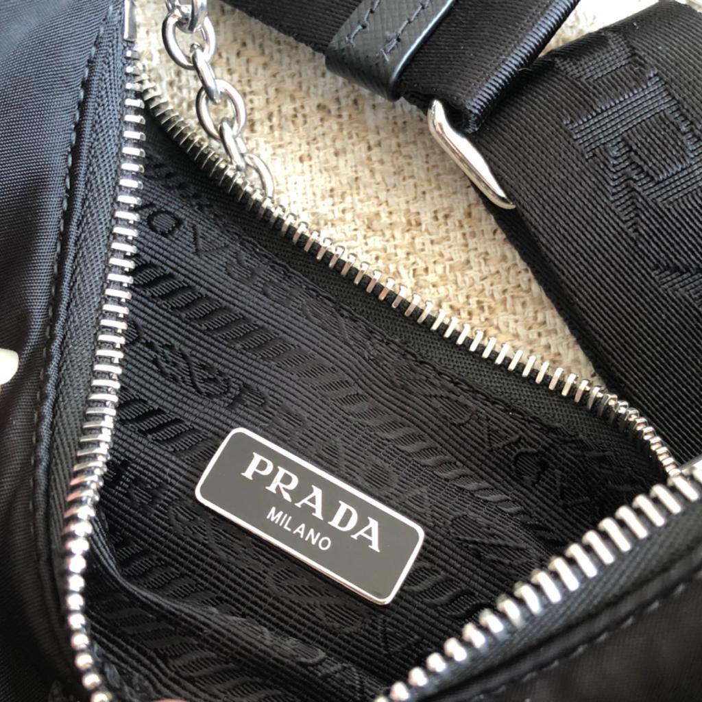 美品❤PRADAブラックナイロンショルダーバッグ - メルカリ