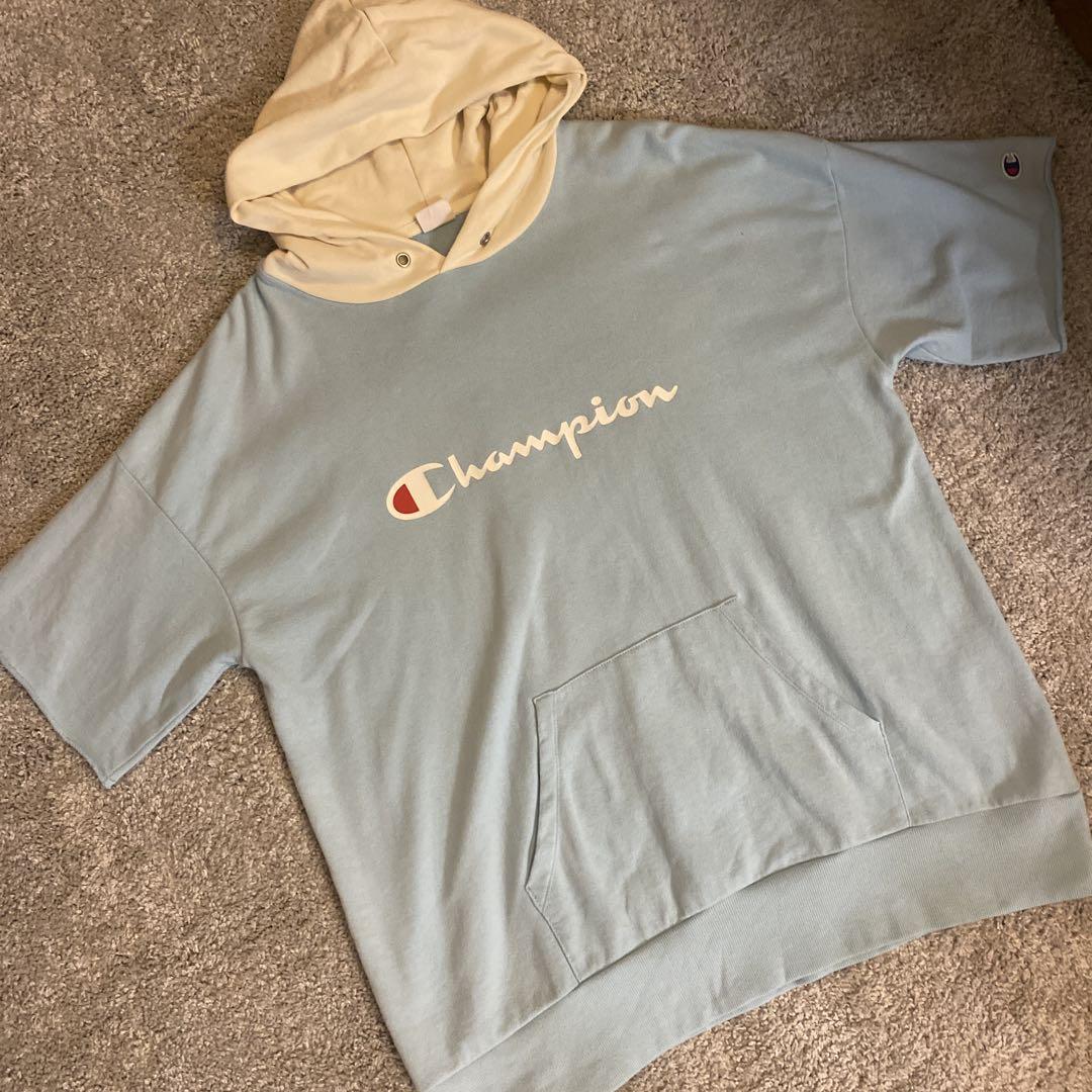 Champion 水色　白フード付き半袖パーカー