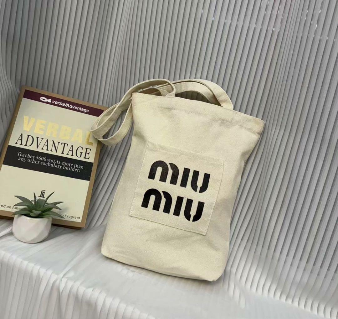 ミュウミュウ miumiuノベルティ トートバッグ 正規品 ホワイト