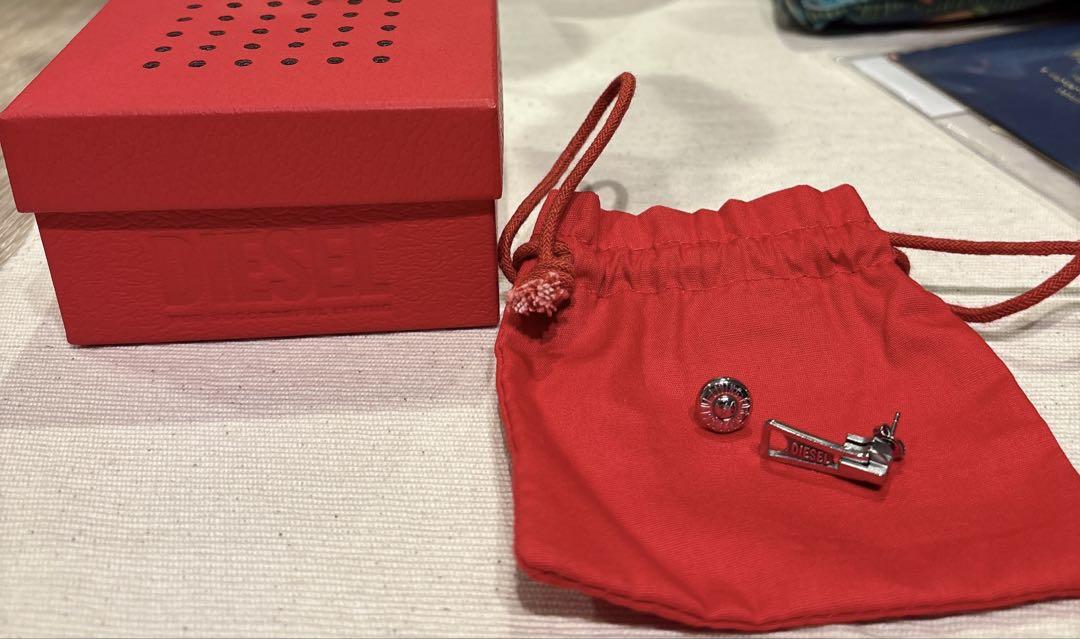 DIESEL シルバーピアス ボタンのみ