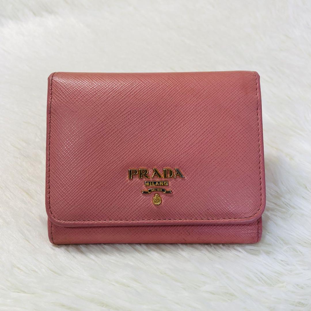 今だけ値下げ PRADAプラダ 三つ折り財布 ピンク ミニ財布 レディース 本日限定値下げ 美品 PRADA プラダ 三つ折り 財布 ピンク 金
