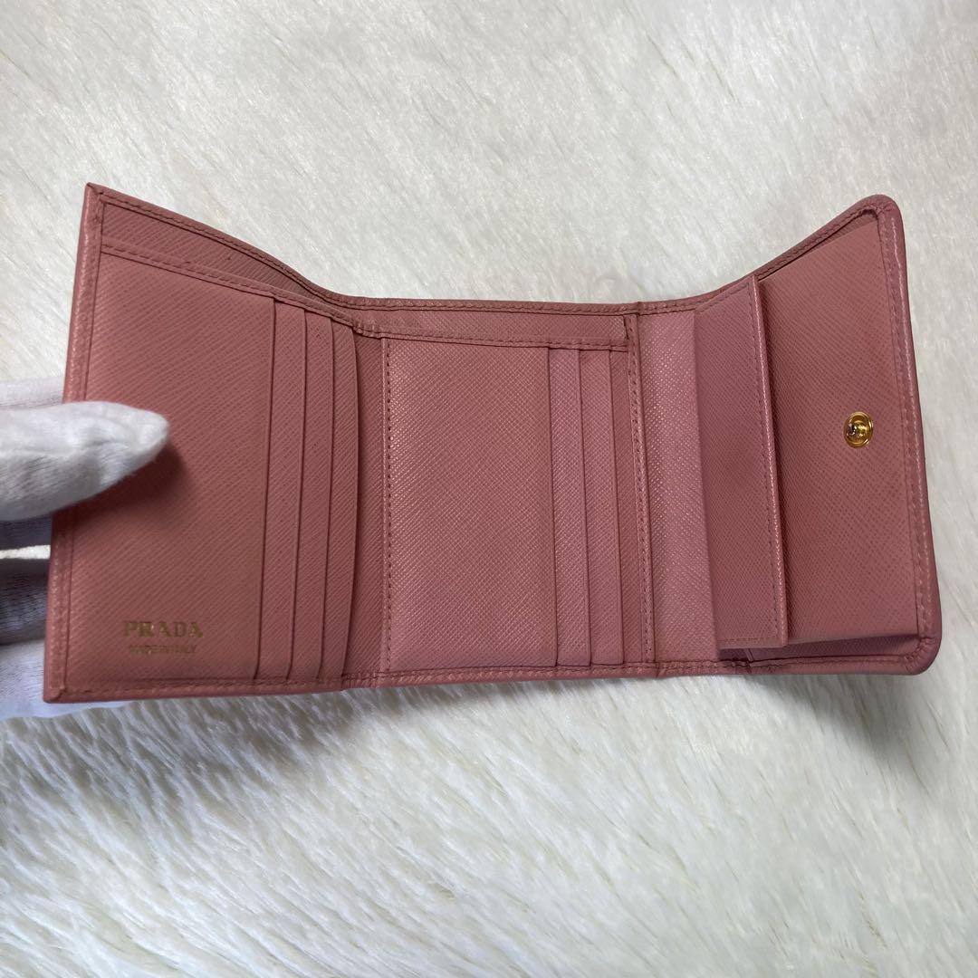 今だけ値下げ PRADAプラダ 三つ折り財布 ピンク ミニ財布 レディース 本日限定値下げ 美品 PRADA プラダ 三つ折り 財布 ピンク 金