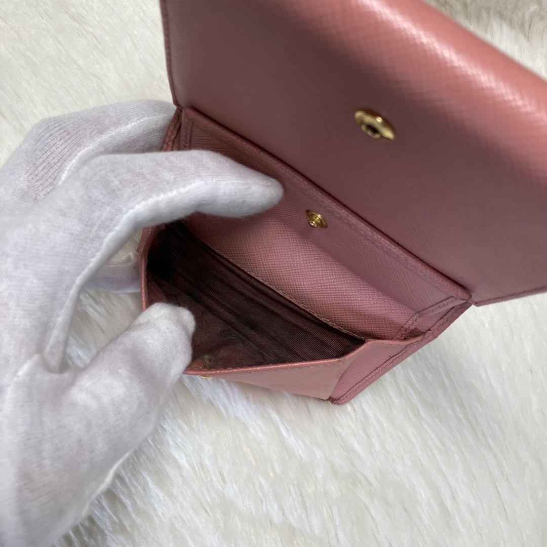 今だけ値下げ PRADAプラダ 三つ折り財布 ピンク ミニ財布 レディース 本日限定値下げ 美品 PRADA プラダ 三つ折り 財布 ピンク 金