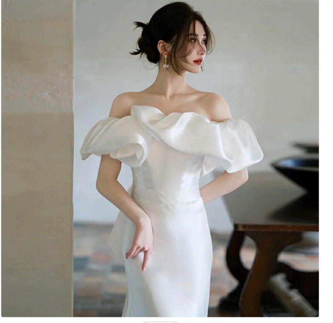 オフショルダー フリル サテン ウェディングドレス