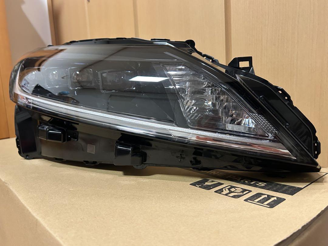 日産 ノートE13系ヘッドランプ右 中古