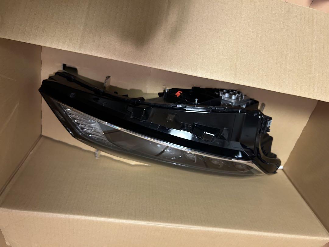 日産 ノートE13系ヘッドランプ右 中古
