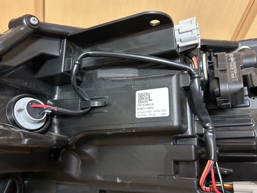 日産 ノートE13系ヘッドランプ右 中古