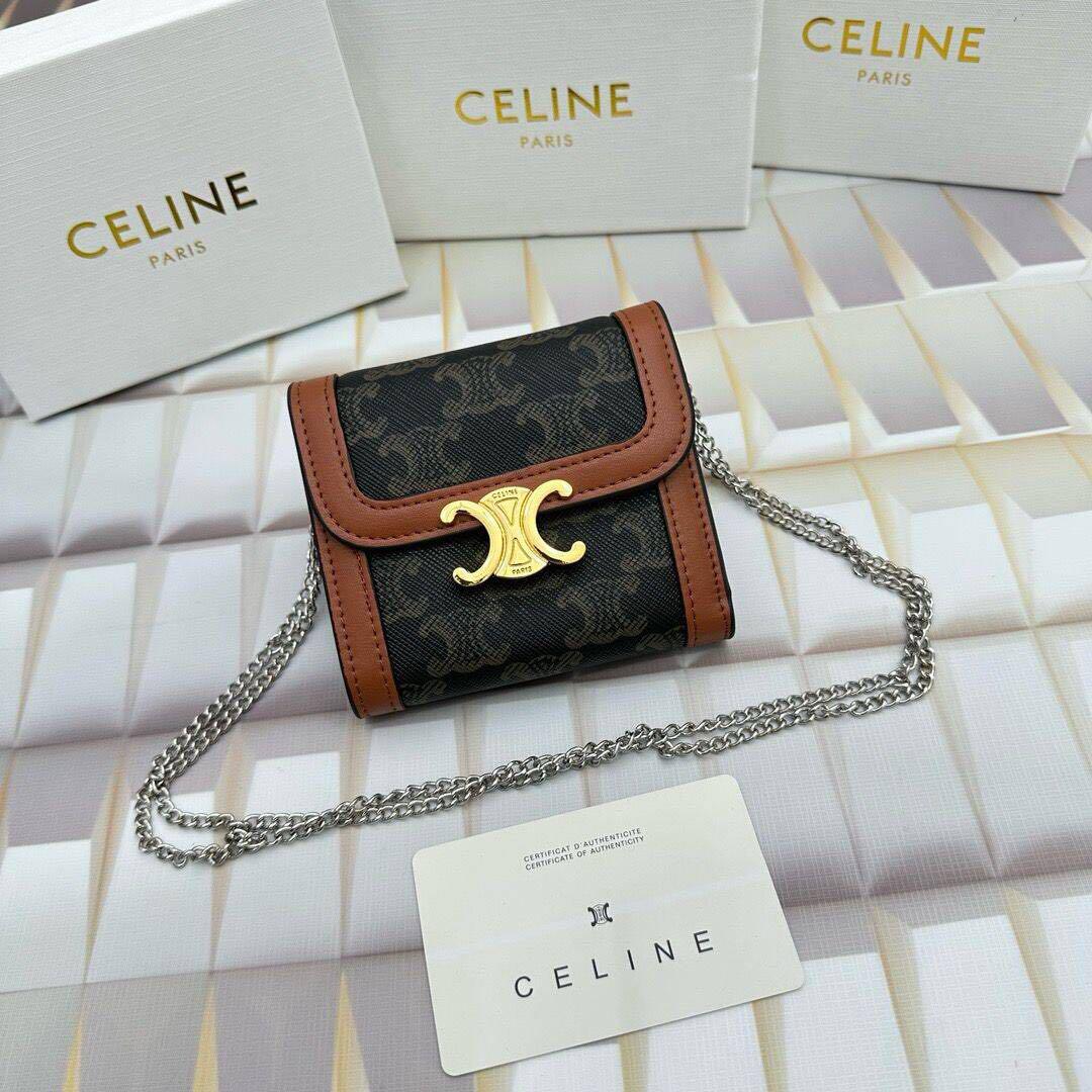 超人気 CELINE セリーヌ 折り財布 トリオンフ さいふ