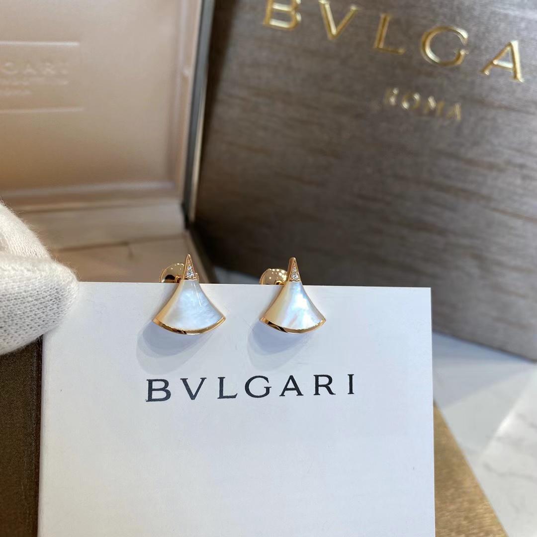 BVLGARI オパール 三角形 ピアス BVLGARI 三角形スタッドピアス - メルカリ
