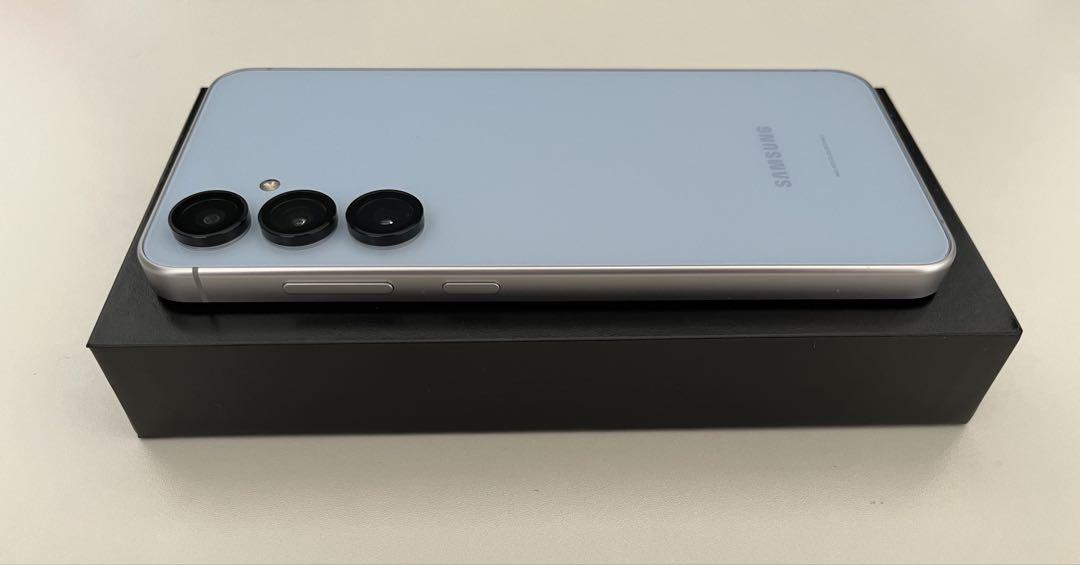 Samsung Galaxy S24 FE ブルー 本体