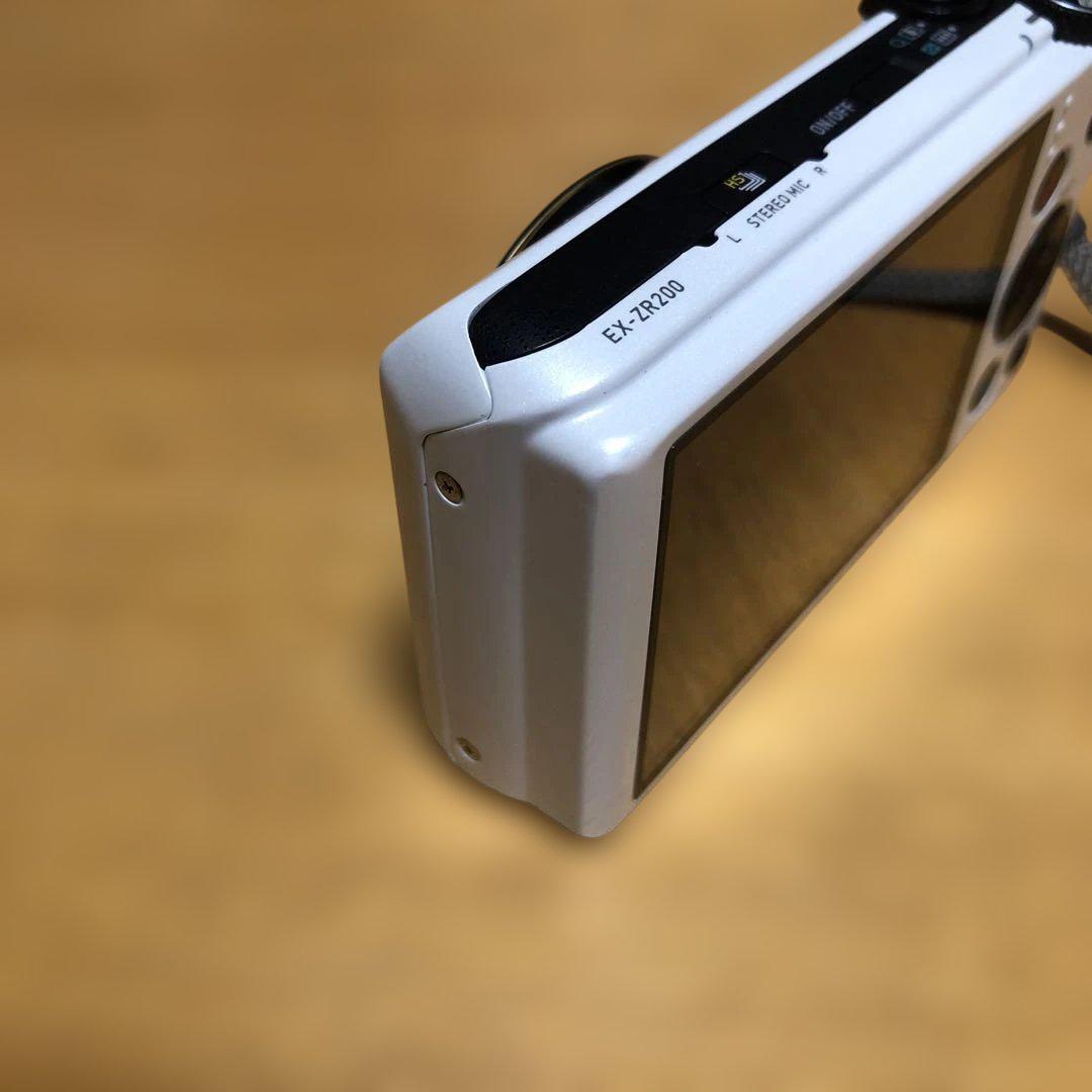 いっしょう　美品　CASIO EXILIM EX-ZR200 ホワイト