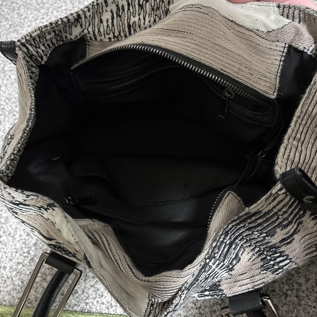 ボストンバッグ 抽象模様