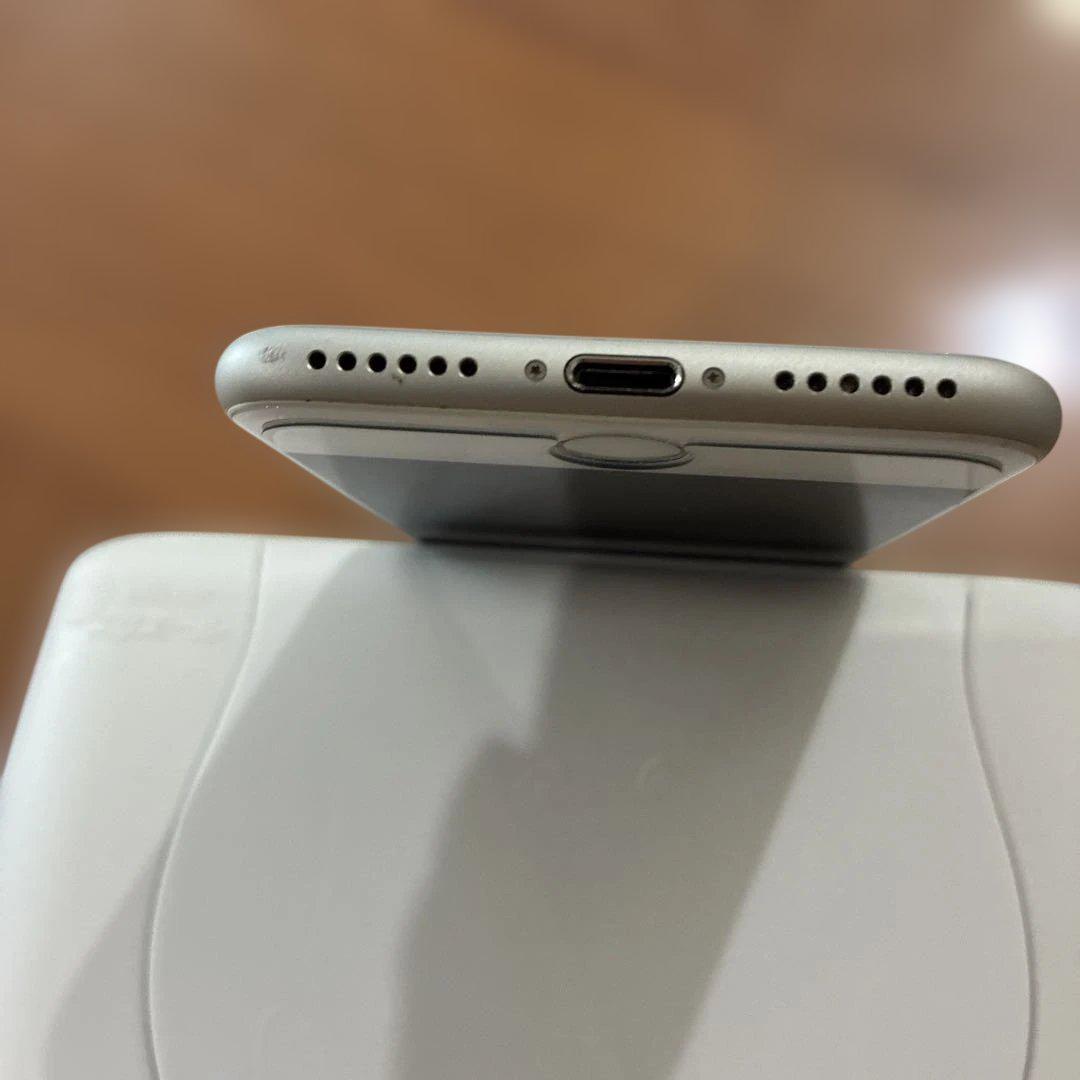 iPhone8本体箱付き - メルカリ