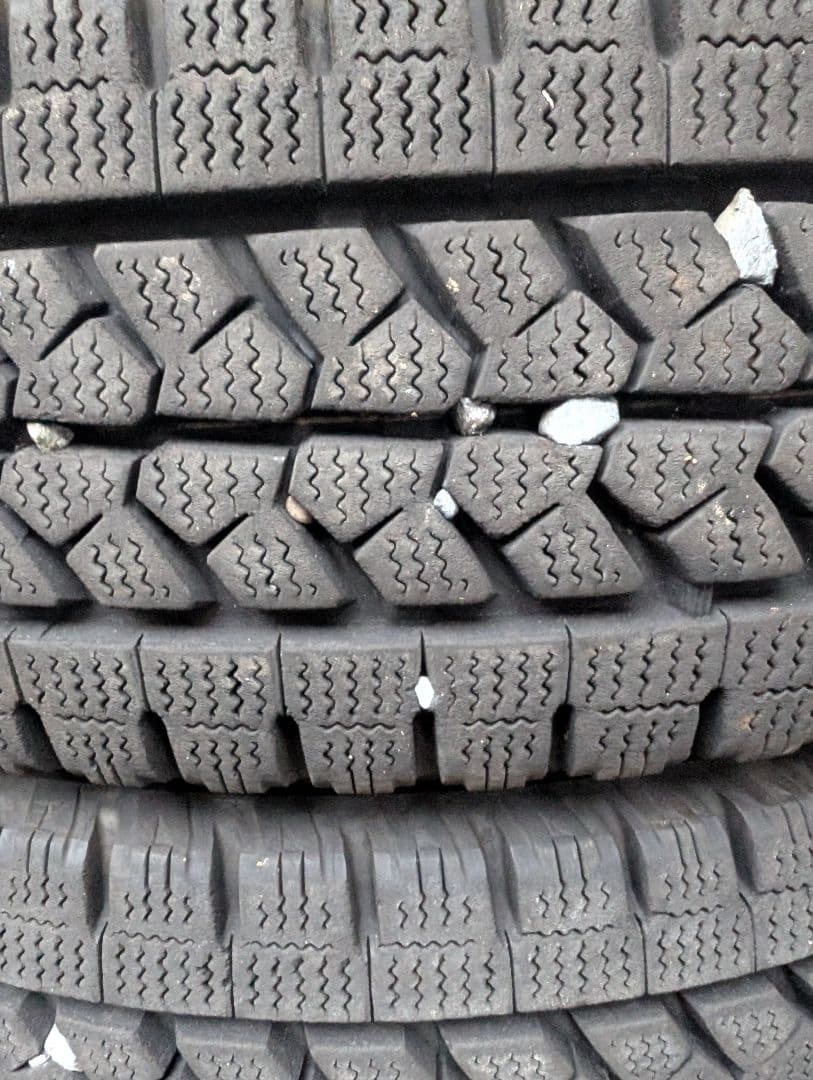 ブリヂストン スタッドレスタイヤ 205/70R16 111/109 6本 ブリヂストン スタッドレスタイヤ 205/70R16 111/109 6本