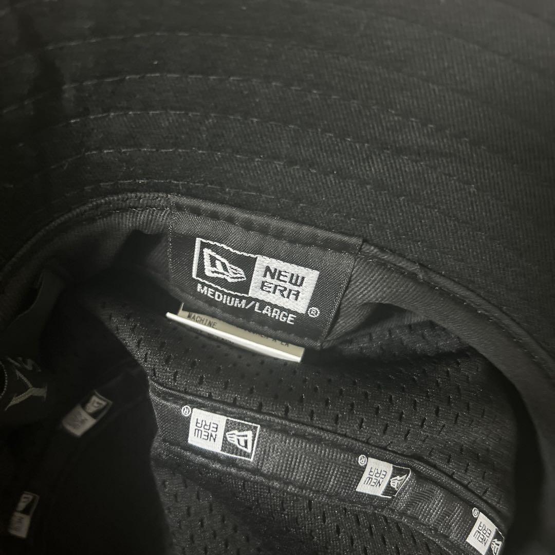 New Era ヨウジヤマモト Y's フリル付き バケットハット ブラック Y's x New Era SS23 | Yohji Yamamoto (ヨウジヤマモト