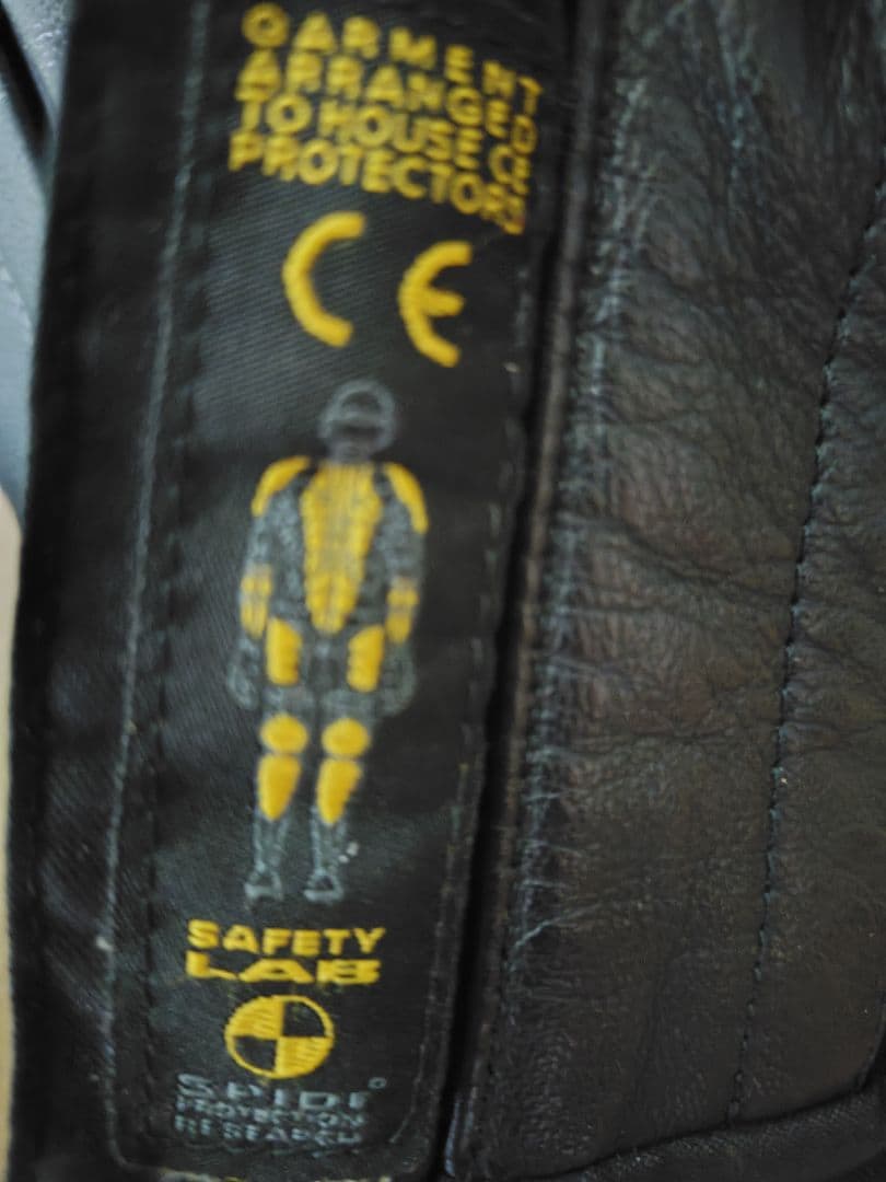 【CE認証プロテクター付】SPIDI 本革ジャケット Lサイズ・街乗りにも最適 【CE認証プロテクター付】SPIDI 本革ジャケット Lサイズ・街乗りにも最適