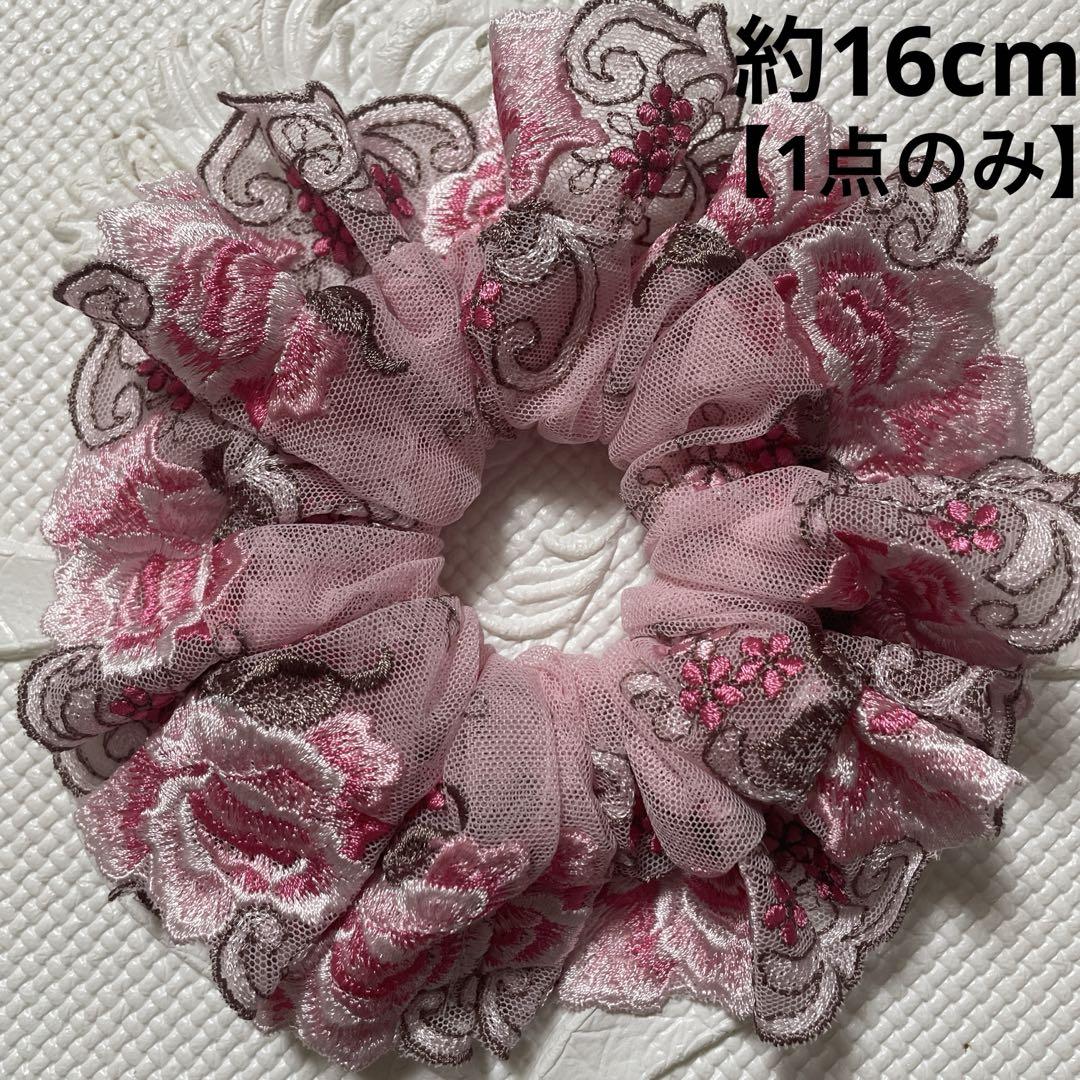 ハンドメイド ♡シュシュ フリル 薄いピンクに薔薇と小花の刺しゅう入チュール