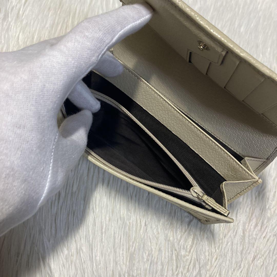 早い者勝ち　美品　GUCCI グッチ　二つ折り　長財布　ベージュ　白　キャンバス