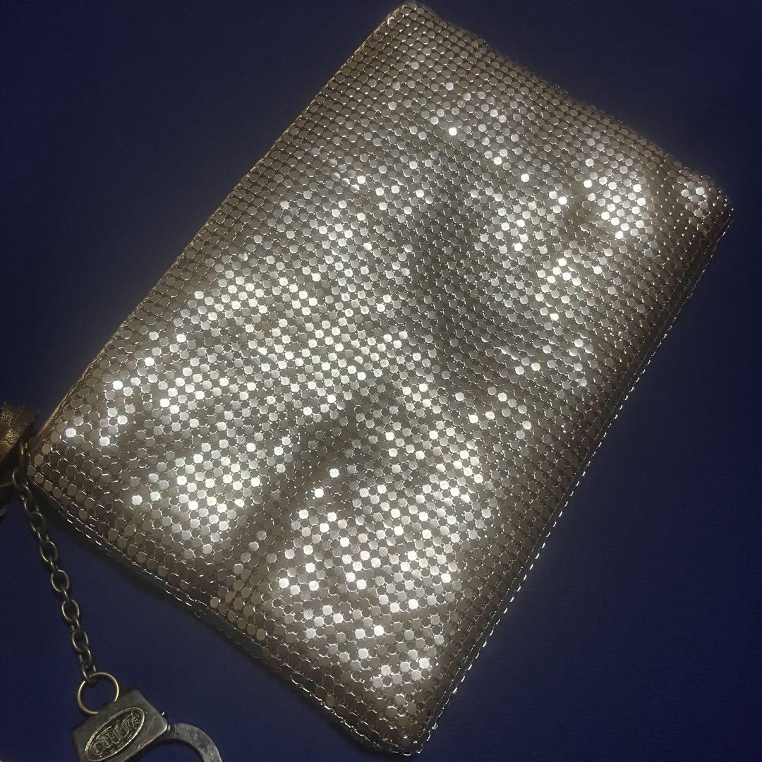 CUFFZ Bling Bling Clutch酔っぱらってもなくさないクラッチ
