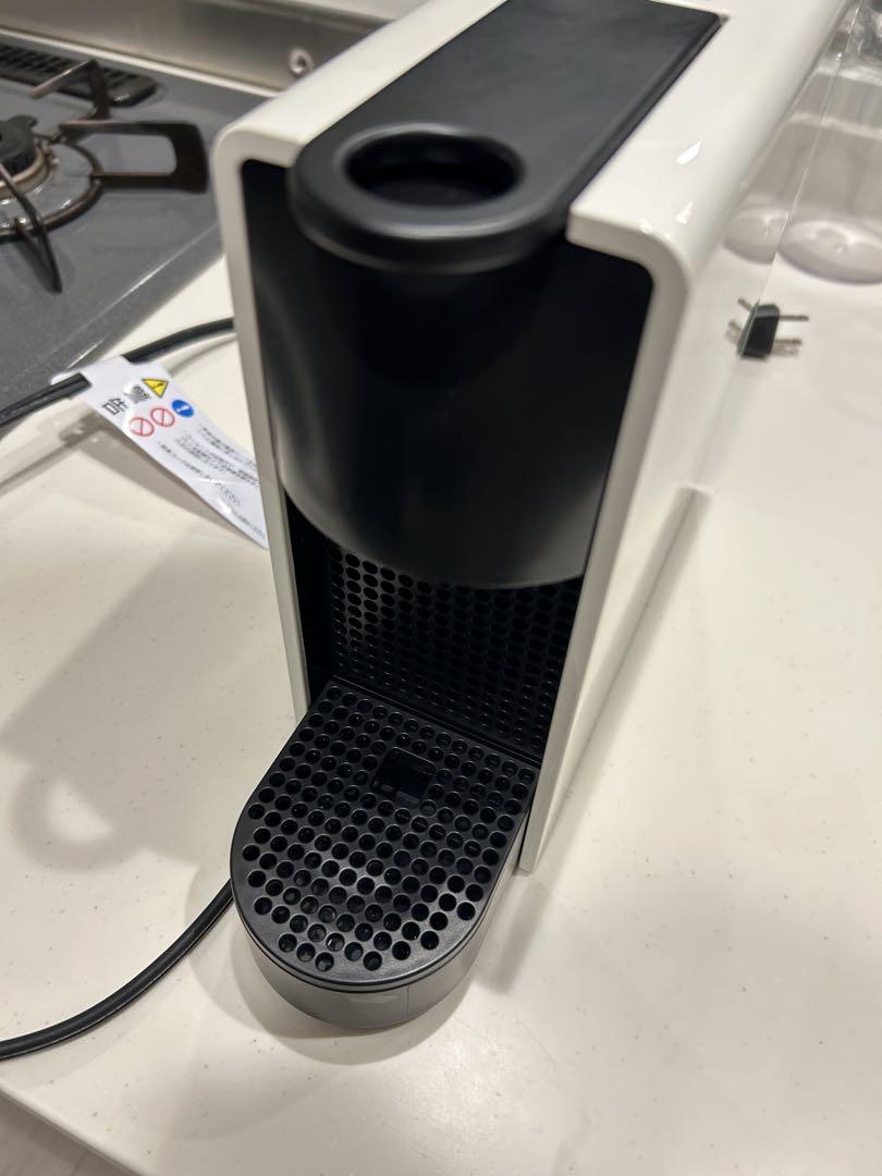 ネスプレッソ　コーヒーメーカー　白