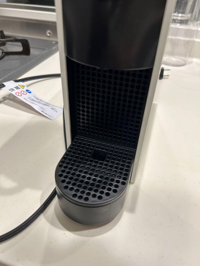 ネスプレッソ　コーヒーメーカー　白