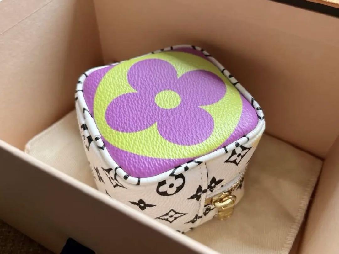 Louis Vuitton 花柄 キューブ型 コインケース