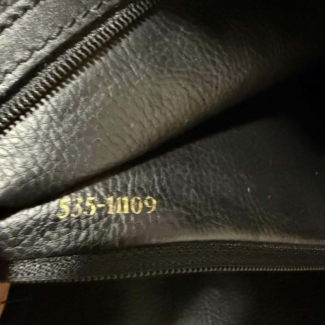 Fendi フェンディ ブラック ペカン ストライプ クラッチバッグ