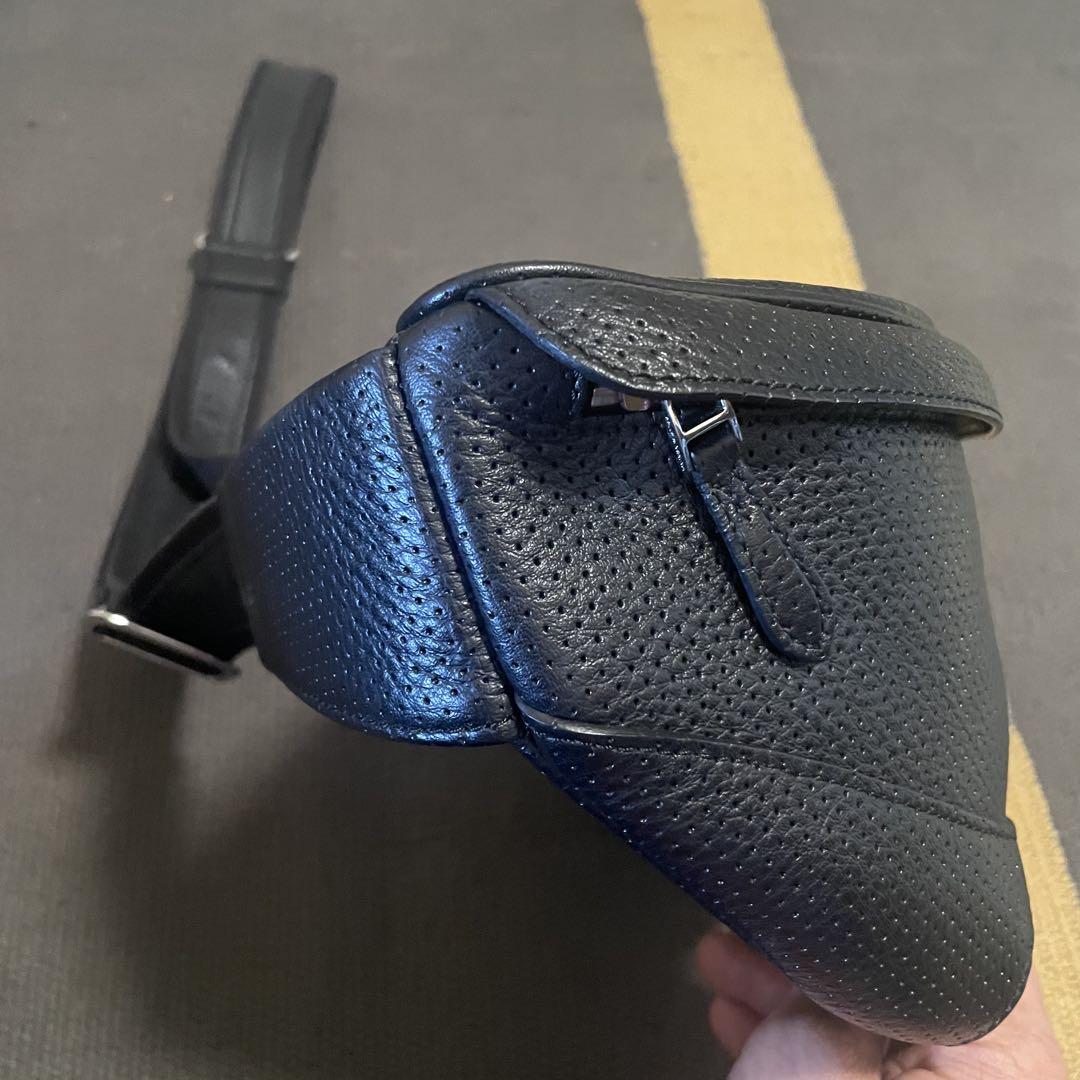 【美品】ペッレモルビダ・ウエストバッグ（ボディバッグ）/牛革パンチングレザー