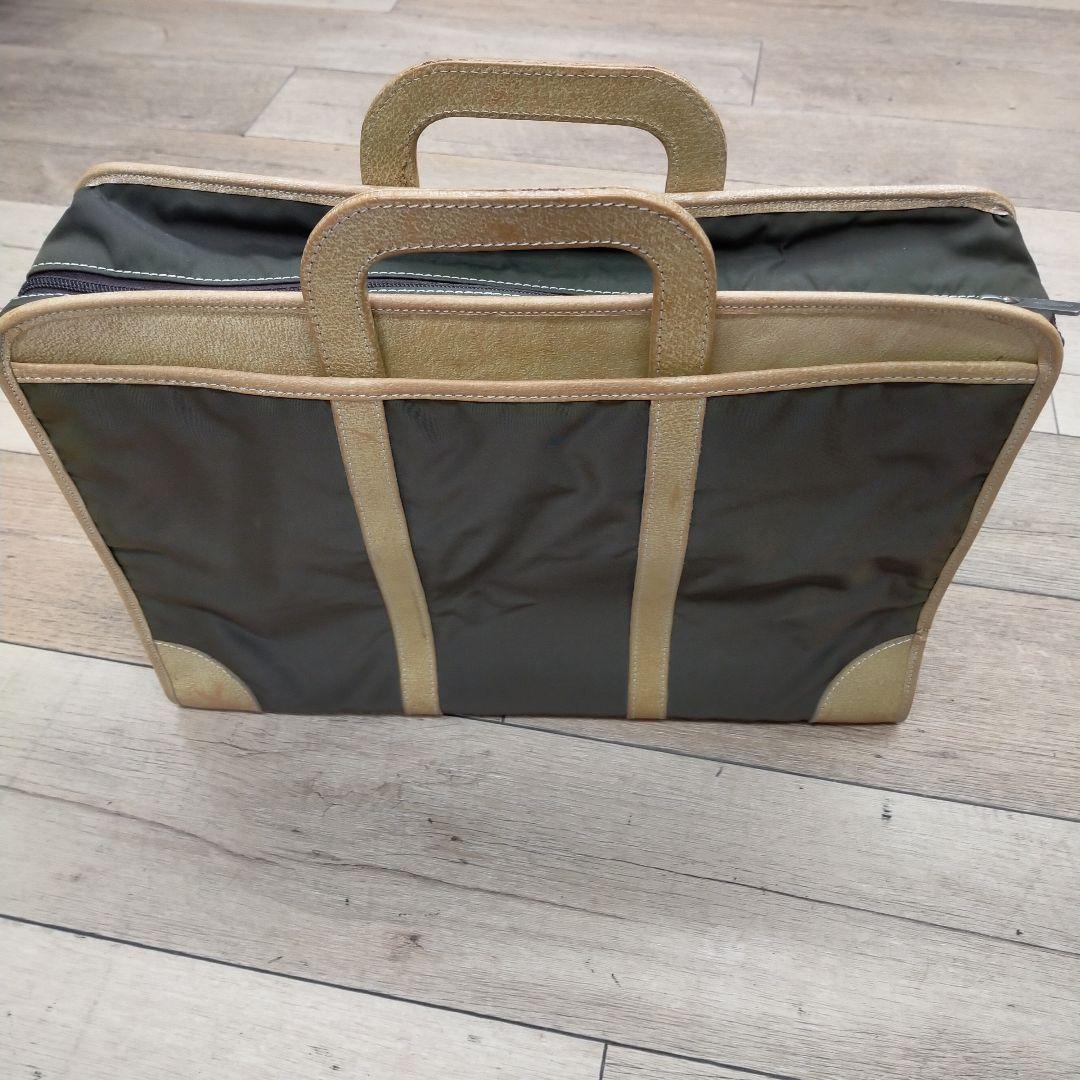 ビジネスバッグ ダークグレーとベージュ