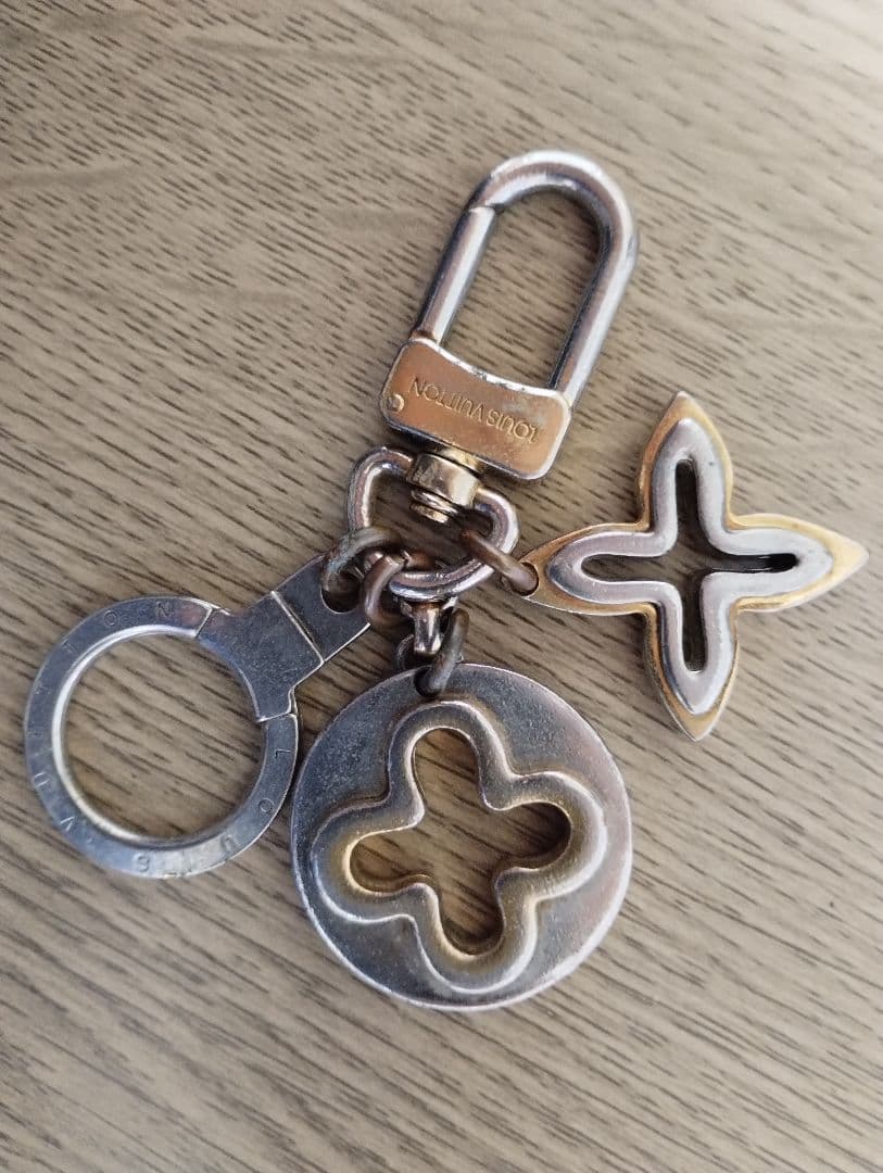 VUITTON　チャーム