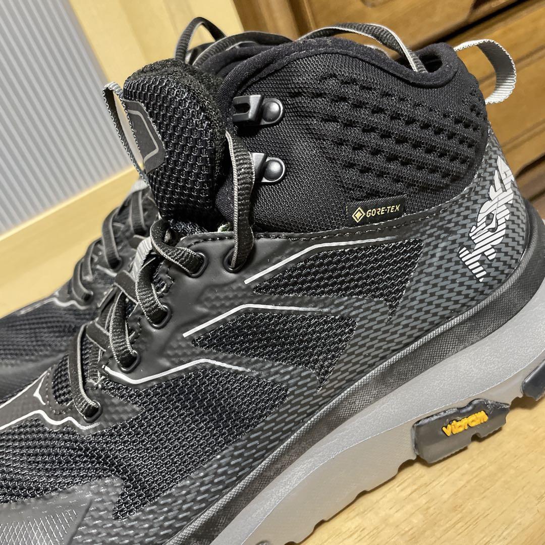 HOKA ONE