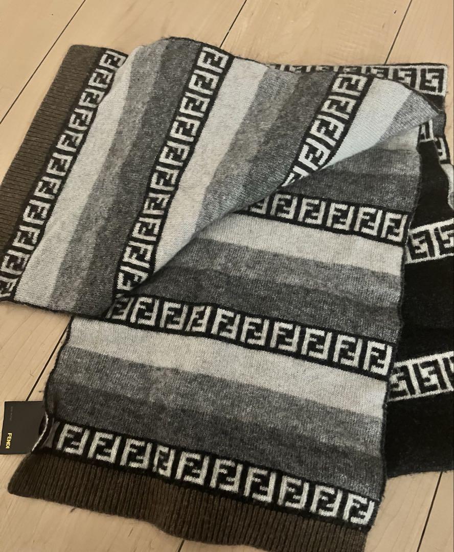 Fendi ロゴ入りウールマフラー 黒/グレー