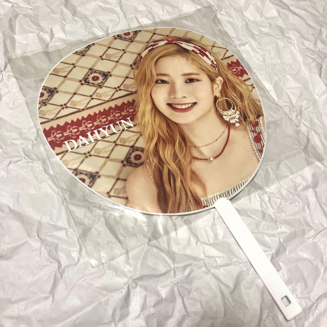 TWICE ダヒョン うちわ 4枚セット まとめ売り - メルカリ