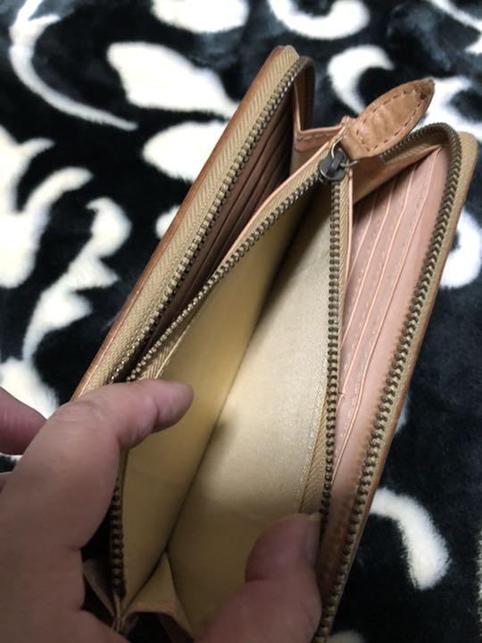 たくさん入る蝶と革レースの長財布