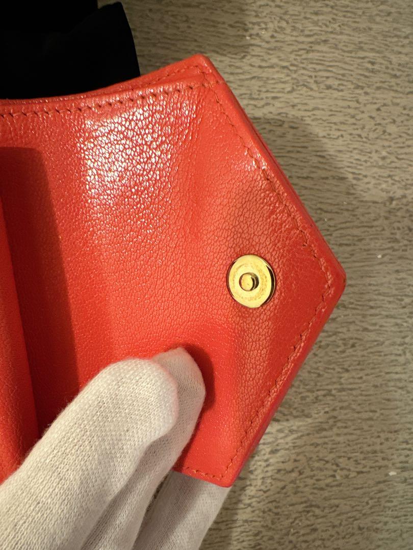 シャネル　ブイステッチ　シェブロン　三つ折り財布