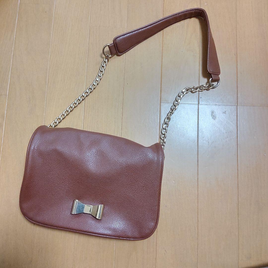 ブラウン ショルダーバッグ リボン金具付き