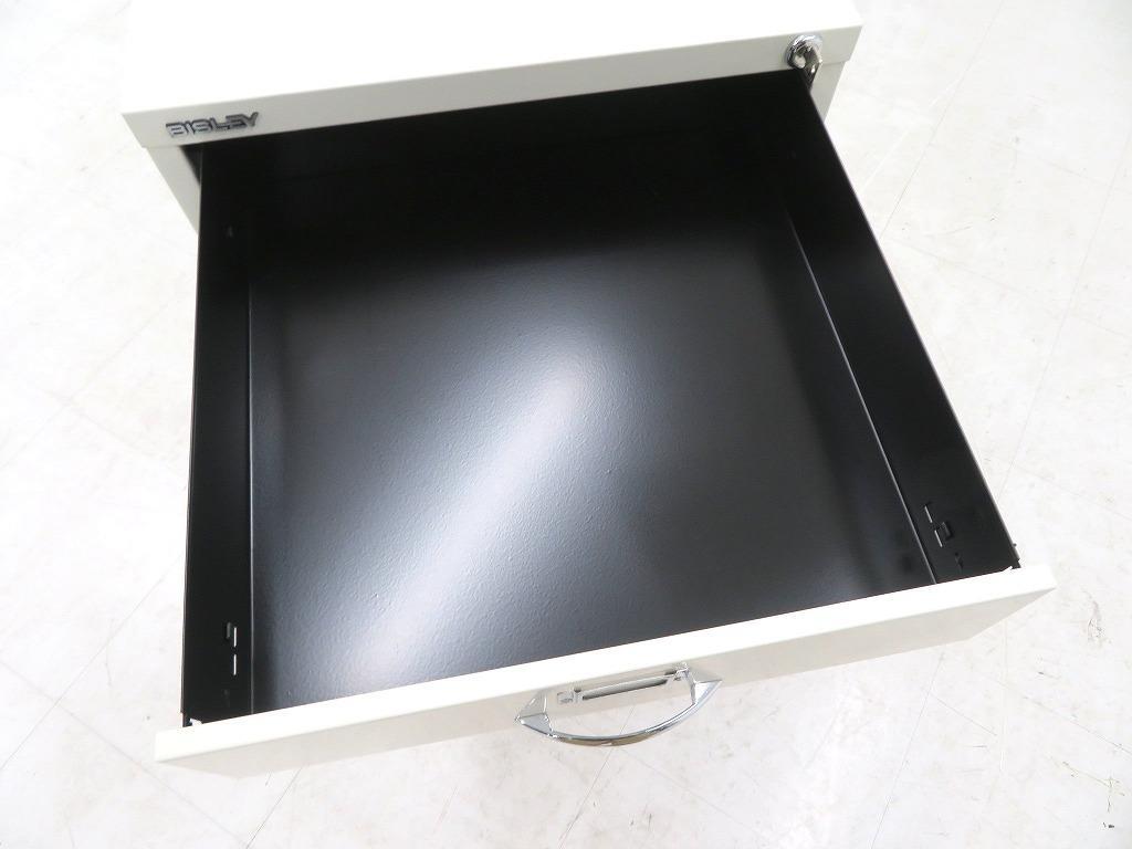 展示品　ビスレー　キャスター付き　ワゴン　キャビネット　収納　鍵付き