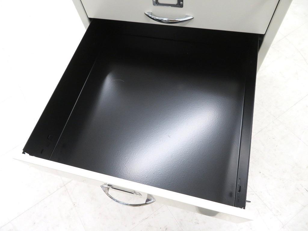 展示品　ビスレー　キャスター付き　ワゴン　キャビネット　収納　鍵付き