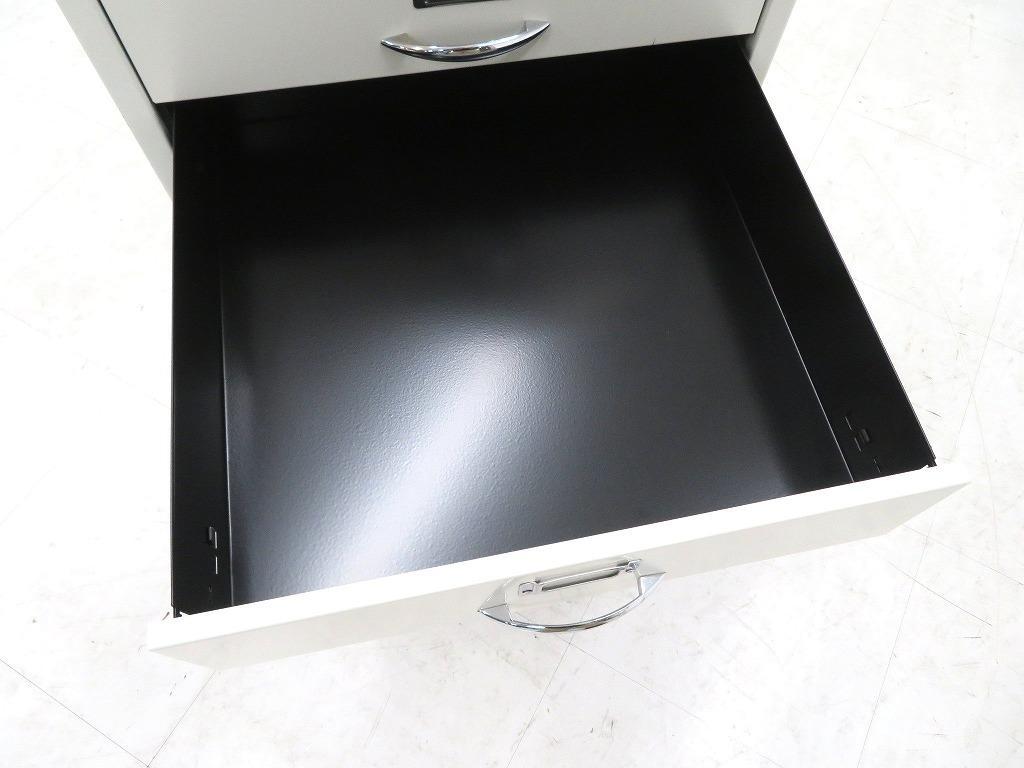 展示品　ビスレー　キャスター付き　ワゴン　キャビネット　収納　鍵付き