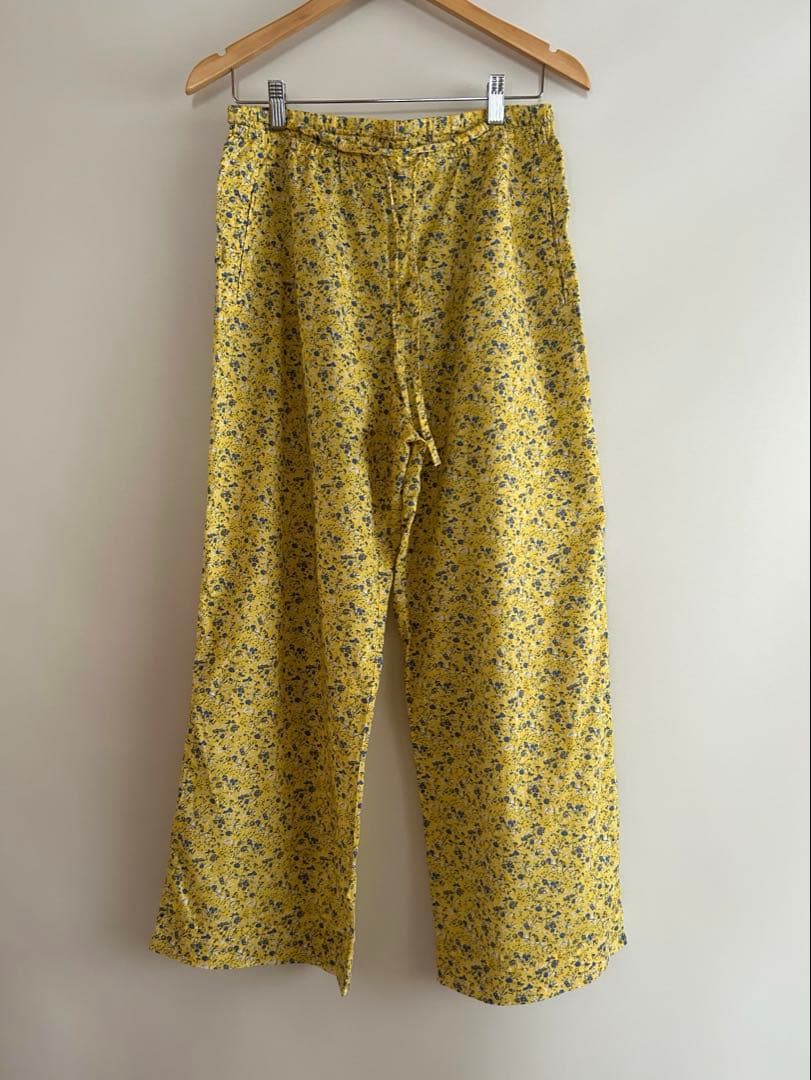 Veritecoeur(ヴェリテクール)フラワープリントシャーリング パンツ