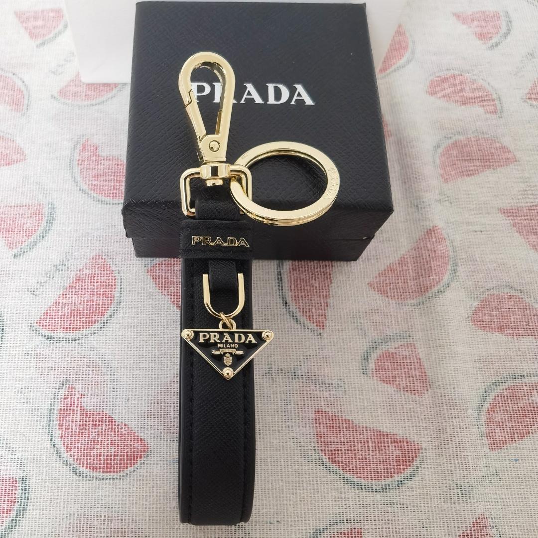 PRADA トライアングル ロゴ レザー キーリング