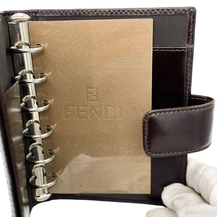 在庫あ格安 美品 正規品 FENDI 手帳カバー ズッカ柄 キャンバス レザー ブラウン M1OR3-m47321561212 限定SALE
