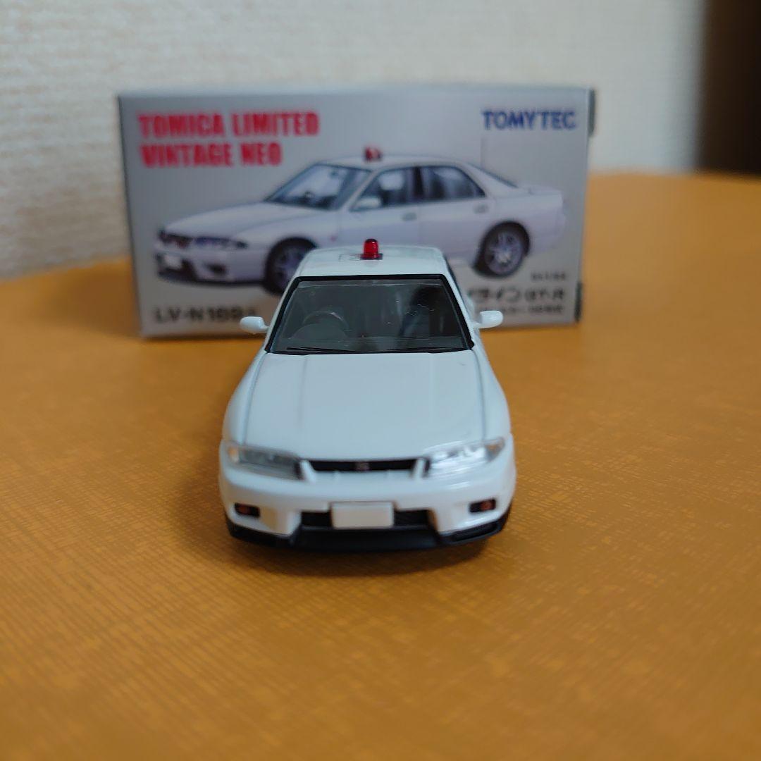 トミカリミテッドヴィンテージ ネオ ニッサン スカイライン 覆面パトロールカー