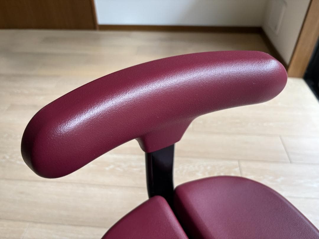 【美品】アーユル・チェアー ルナ / レッド 足置きリング付き 【美品】アーユル・チェアー ルナ / レッド 足置きリング付き