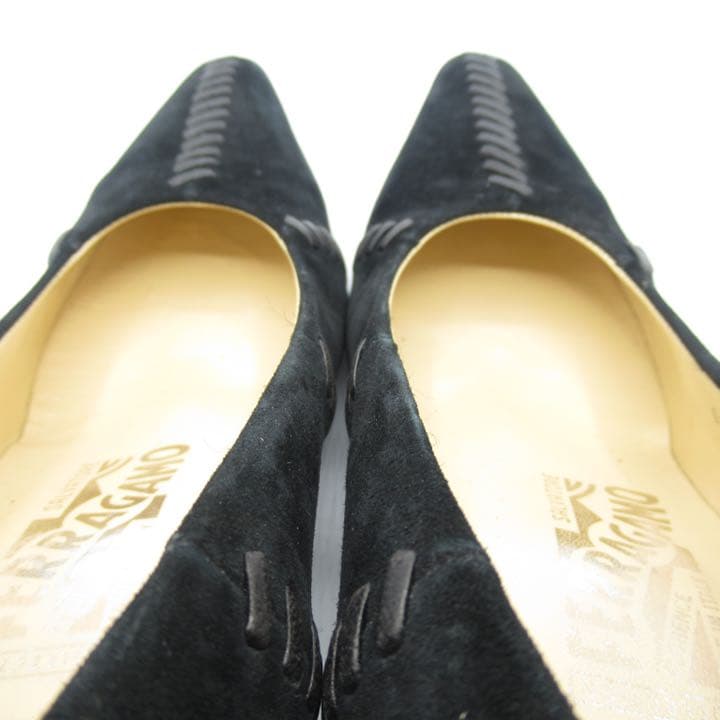 メルカリ 美品 フェラガモ パンプス 24 黒 スエード 靴 レディース9800円 ハイヒール パンプス 6 980 中古や未使用のフリマ