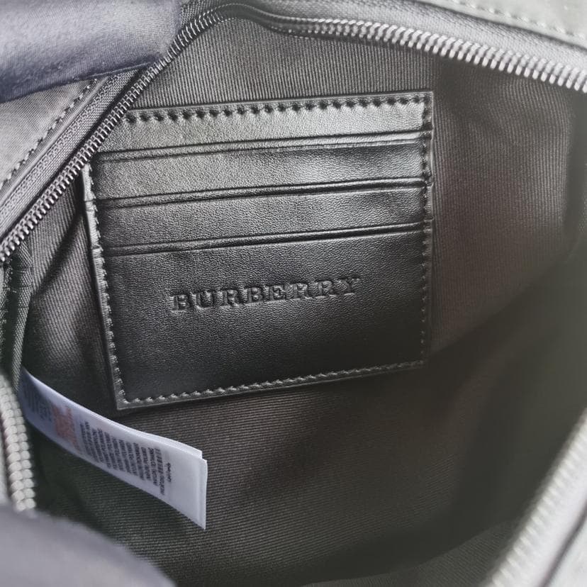 BURBERRY ブラック ショルダーバッグ