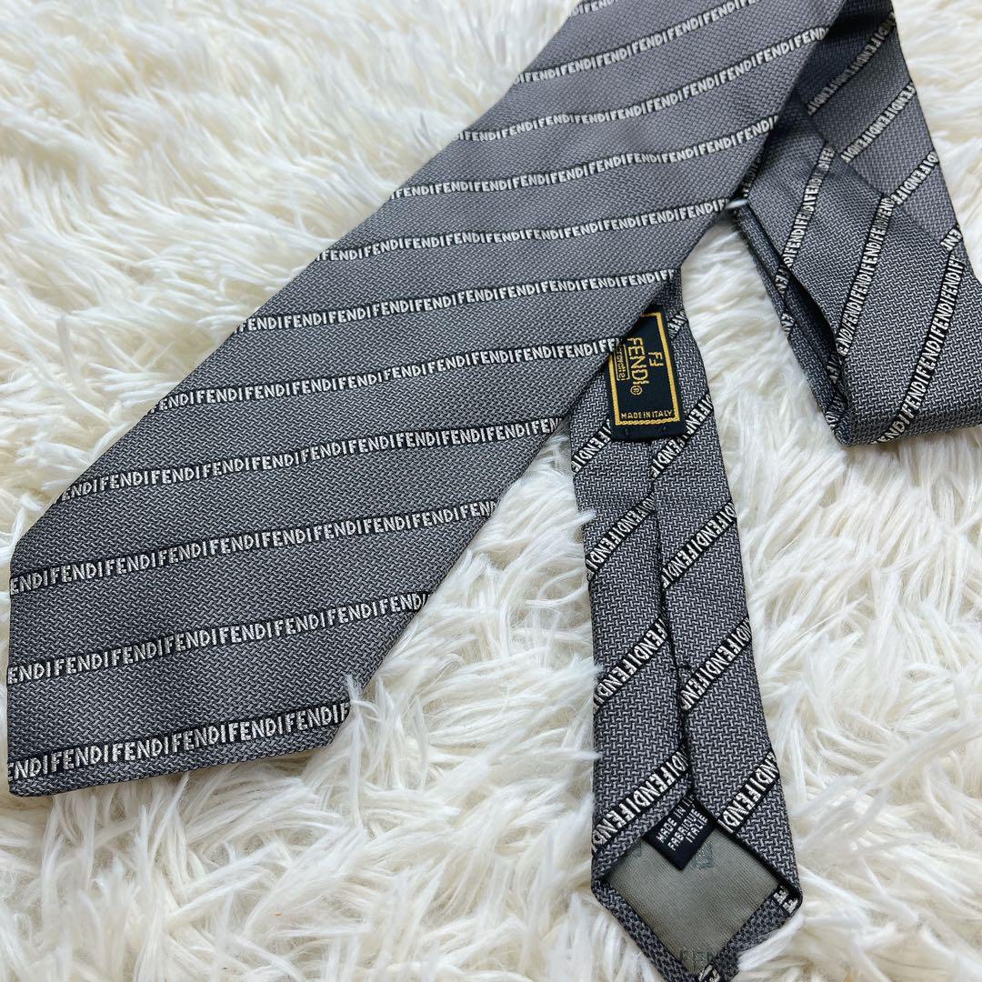 【✨極美品✨】FENDI フェンディ ネクタイ ブラック FF柄 ストライプ柄 極美品✨FENDI ネクタイ FFロゴ ストライプ 希少デザイン シルク