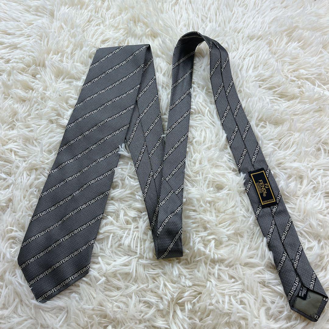 【✨極美品✨】FENDI フェンディ ネクタイ ブラック FF柄 ストライプ柄 極美品✨FENDI ネクタイ FFロゴ ストライプ 希少デザイン シルク